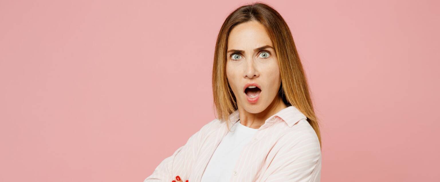 donna gratta e vinci shutterstock