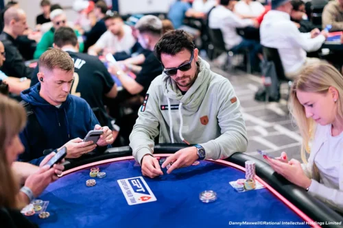 Le mani dell’EPT Barcellona: l’eliminazione di Wiciak con botto finale e la scala reale in apertura
