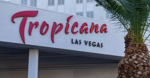 A Las Vegas rendono tutto uno show: guarda lo spettacolare video del Tropicana che salta in aria