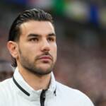 Theo Hernandez si offre a Napoli e Juventus: i possibili costi, l'ingaggio e perché può tornare in Serie A