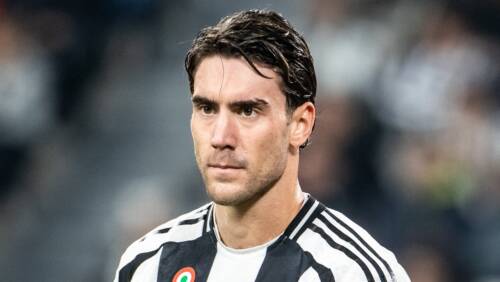 Rebus Vlahovic, scambio col Milan o rinnovo con la Juventus: le quote