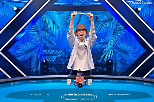 WSOP Paradise Main Event: Mustapha Kanit grande 3°, vince Zhou