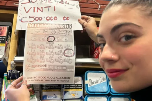 Gratta e Vinci, i botti di fine anno: baciate dalla fortuna Ciociaria e Sardegna, due giovani brindano