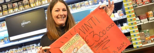 Gratta e Vinci: a Pesaro 50enne gratta per €300.000, torna in tabaccheria e svela la sua identità