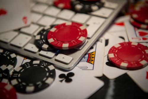 Poker online: mese di maggio postivo per i tornei. Cash game, saldo negativo sui 12 mesi