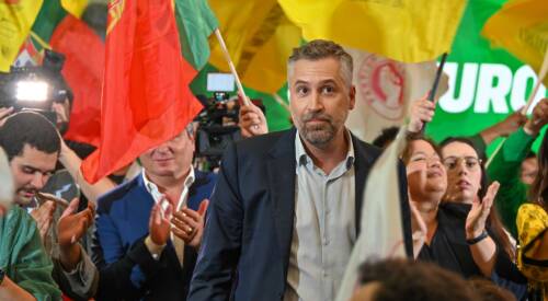 Scommesse politiche per milioni in Portogallo, bannato Polymarket. Kalshi non può offrire sport betting in Massachusetts