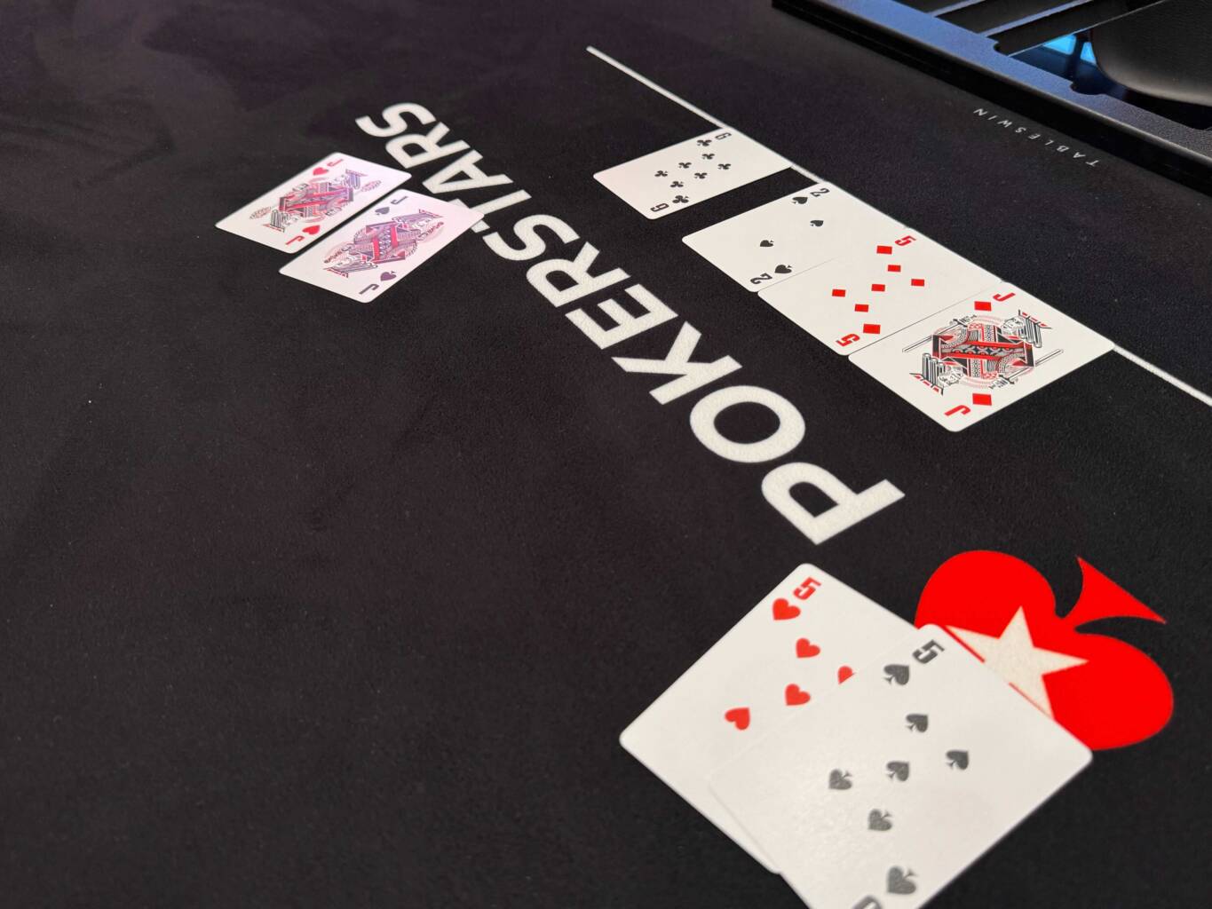 Il board e le hole cards della mano tra Generalov e Ji nel Day 1D dell’Italian Poker Challenge