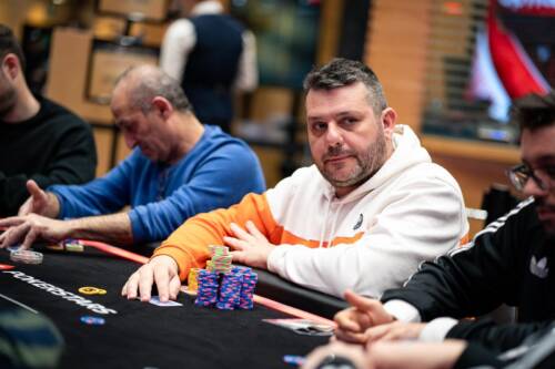 Italian Poker Challenge: Main Event oltre 1000 entries, Valduga guida i 122 left