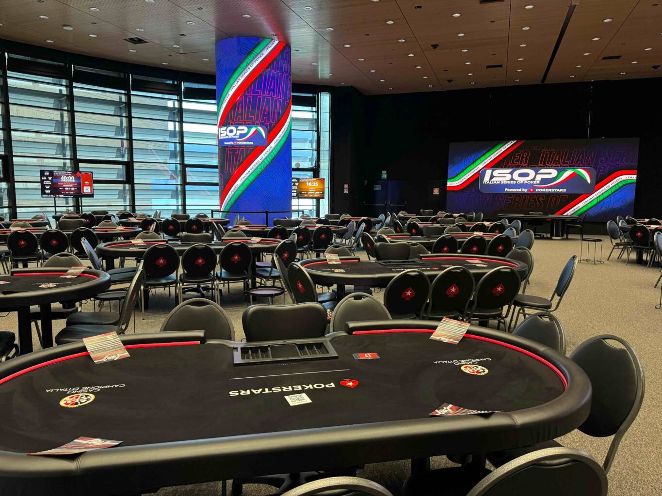 La sala del Casinò di Campione allestita per le ISOP, ancora vuota poco prima dell’inizio del Day 1A del Main Event