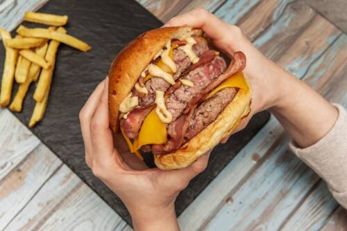 Las Vegas: chiude l'iconico ristorante Heart Attack Grill, la storia del locale dove il cibo era "letale"