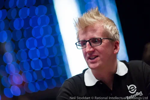 Addio ad Andreas Høivold, il sorriso del poker player norvegese si spegne a 53 anni