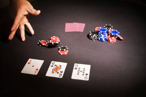 Come giocare correttamente il flop negli MTT Low Stake: guida strategica