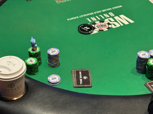 Incredibile al Main Event WSOP: imposto lo shot clock dal day 7, scoppiano le polemiche