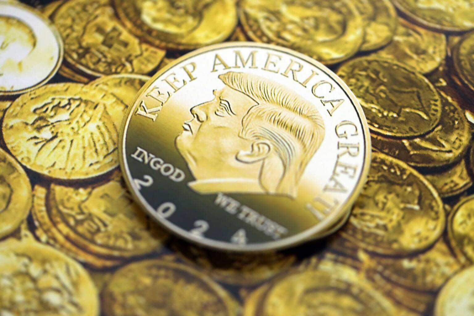 Trump ha lanciato la sua meme coin (foto generica Shutterstock)