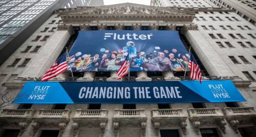 Perché un noto businessman sta investendo miliardi in Evolution e Flutter (Sisal, PokerStars, Snai): cosa vede nel futuro del gambling