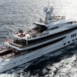 Il magnate miliardario del poker mette in vendita il suo Yacht per $152 milioni