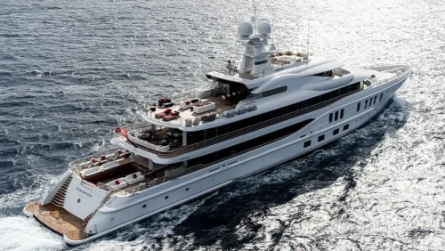 Il magnate miliardario del poker mette in vendita il suo Yacht per $152 milioni