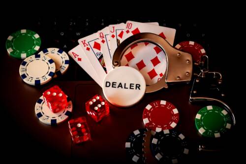 Sequestrato un circolo di poker nel bresciano: 70 giocatori identificati, un arresto