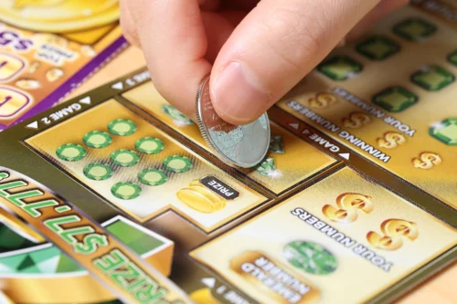 Gratta e Vinci, truffa da 24 milioni: conoscevano i ticket vincenti in anticipo, scattano i sequestri